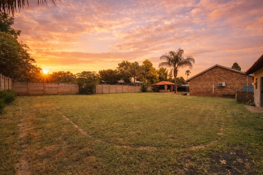 8 Bedroom Property for Sale in Ifafi North West